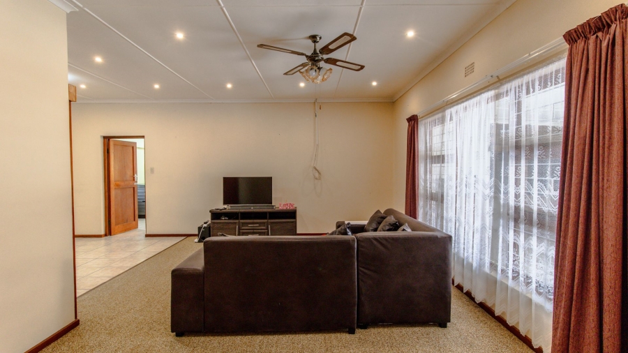 5 Bedroom Property for Sale in Lamberts Bay Western Cape